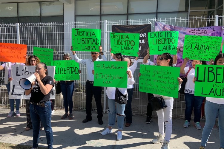 VAN POR AMPARO. En la protesta no sólo se pidió la libertad de Laura, sino indagar al directivo de Mega que presuntamente la acosó, pero esta última solicitud fue desechada. (Foto: Archivo NTR/JAM)